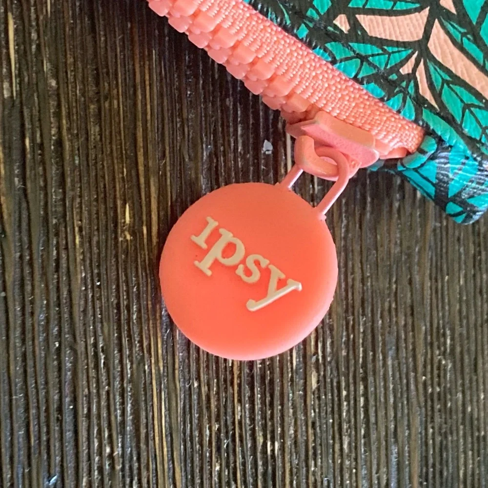 🟢 (2/$5) Ipsy Tropical Leaf Print Pouch - Picture 4 of 4